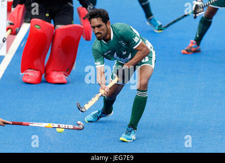Pakistan's Tasawar Abbas during the Men's World Hockey League Semi Final, 7th/8th place match at Lee Valley Hockey Centre, London. PRESS ASSOCIATION Photo. Picture date: Sunday June 25, 2017, 2017. Photo credit should read: Paul Harding/PA Wire Stock Photo
