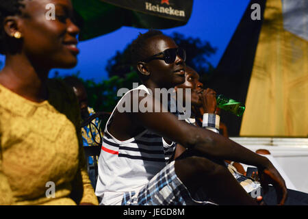 Juba, Central Equatorial, South Sudan. 24th June, 2017. Despite the fighting, fleeing and near-famine afflicting the rest of the country, some South Sudanese citizens find time to enjoy the Nile Couture Fashion Show in the capital of Juba Saturday night. The model shows the designs of the Kera Collection. Models show the designs of the Kera Fashion collection. Credit: Miguel Juarez Lugo/ZUMA Wire/Alamy Live News Stock Photo