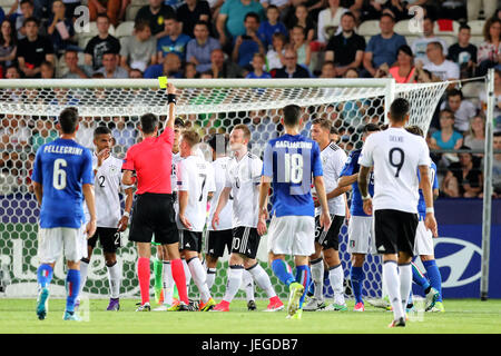 Cracow, Poland. 21st June, 2017. Match referee Slavko Vincic shows a yellow card during the men's U21 European Championship group stage match between Italy and Germany taking place in Cracow, Poland, 21 June 2017. Photo: Jan Woitas/dpa-Zentralbild/dpa/Alamy Live News Stock Photo