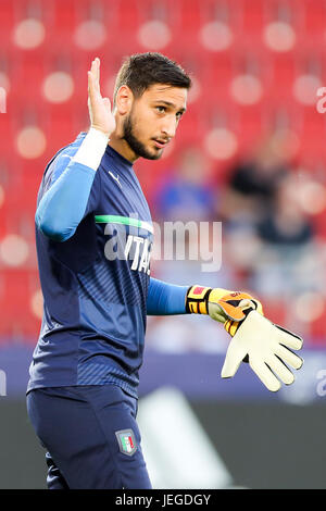 Cracow, Poland. 21st June, 2017. Italian goalkeeper Gianluigi Donnarumma warms up before the men's U21 European Championship group stage match between Italy and Germany taking place in Cracow, Poland, 21 June 2017. Photo: Jan Woitas/dpa-Zentralbild/dpa/Alamy Live News