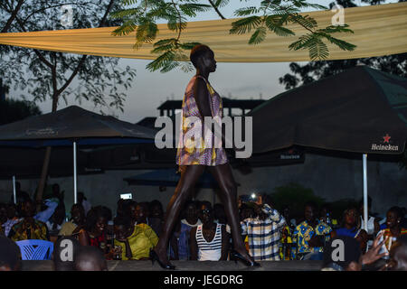 Juba, Central Equatorial, South Sudan. 24th June, 2017. Despite the fighting, fleeing and near-famine afflicting the rest of the country, some South Sudanese citizens find time to enjoy the Nile Couture Fashion Show in the capital of Juba Saturday night. The model shows the designs of the Kera Collection. Credit: Miguel Juarez Lugo/ZUMA Wire/Alamy Live News Stock Photo