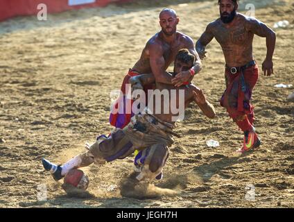 Florence, Italy. 24th June, 2017. Players compete during the final match of the Calcio Storico Fiorentino traditional 16th Century Renaissance ball game at Santa Croce square in Florence, central Italy, June 24, 2017. Calcio Storico Fiorentino, an early form of football from the 16th century, originated from the ancient roman 'harpastum'. Credit: Jin Yu/Xinhua/Alamy Live News Stock Photo