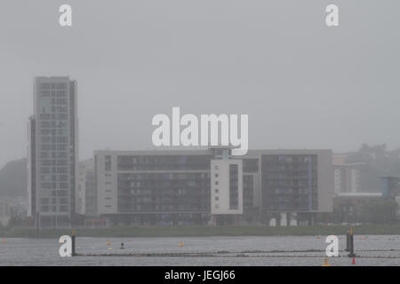 Cardiff Triathlon, Cardiff Bay, South Wales. 25 June 2017.  UK weather: Athletes and spectators brave the rain this morning on the 3rd annual Cardiff Bay Triathlon.  Credit: Andrew Bartlett/Alamy Live News Stock Photo