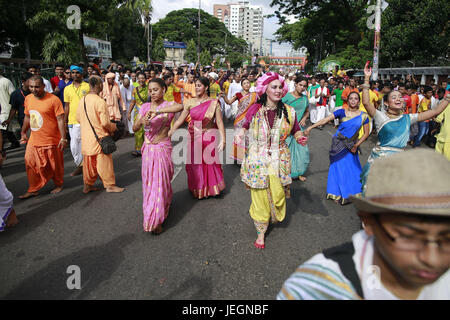 Dhaka, Bangladesh. 25th June, 2017. Bangladeshi Hindu devotees dance during the Rath Yatra, or chariot festival, in Dhaka, Bangladesh, June 25, 2017. Ratha Yatra, also referred to as Rathayatra, Rathjatra or Chariot festival is any public procession in a chariot. Credit: ZUMA Press, Inc./Alamy Live News Stock Photo