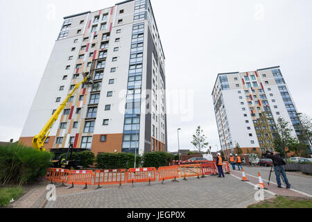 Bootle, Merseyside, UK. 25th June, 2017. Two high-rise blocks on St James Drive in Bootle, Merseyside failed fire safety tests carried out this week. On Sunday June 25, 2017, contractors are removing cladding after the landlord instructed the cladding to be removed immediately. There has been no evacuation of the affected tower blocks. Credit: Christopher Middleton/Alamy Live News Stock Photo