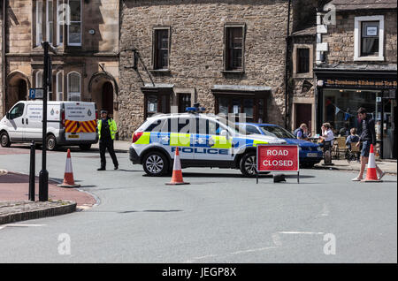 Barnard Castle, Teesdale, County Durham UK. Sunday 25th June 2017. Police sealed of Barnard Castle Town Centre this morning after reports of a serious assault in the early hours of this morning Credit: David Forster/Alamy Live News