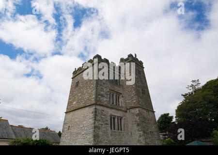 Praa Sands, Cornwall, UK. 25th June 2017. UK Weather. It was a sunny afternoon in south west Cornwall for a witches tea party funraising event at Pengersick Castle - originally renowned as being one of the most haunted locations in Europe. Credit: Simon Maycock/Alamy Live News Stock Photo