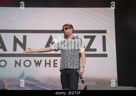 London, UK. 25th June, 2017. Ricki Wilson lead singer of the band Kaiser Chiefs making a surprise apperaence in the stage of the West End Live show, to the delight of the large crowd who attended the event. Credit: Paul Quezada-Neiman/Alamy Live News