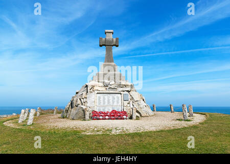 cenotaph overlooking the coast at newquay in cornwall, england, britain, uk. Stock Photo