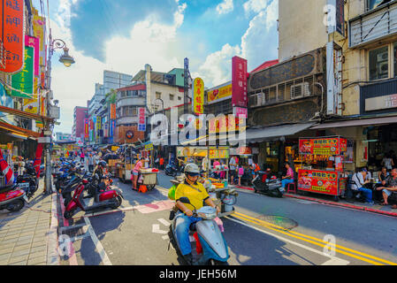 TAIPEI, TAIWAN - JUNE 07: This is Guangzhou street night market a popular night market where many people come to eat and shop on June 07, 2017 in Taip Stock Photo