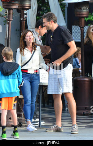 Dominic West Out For Dinner With Wife And Children.  Featuring: Dominic West Where: Beverly Hills, California, United States When: 26 May 2017 Stock Photo