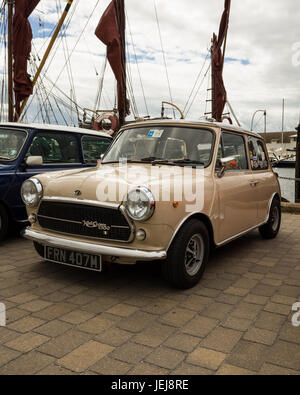 Waterfront Quay, Ipswich. England UK.  25th June, 2017. A large number of classic mini cars gathered on Ipswich Waterfront Quay following a treasure hunt organised by the Ipswich & Suffolk Mini Owners Club, ISMOC.  Other mini clubs across the region including Colchester and Bury St Edmunds joined this event to celebrate this iconic car. Stock Photo