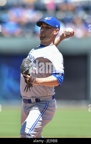 Kansas City, Missouri, USA. 24th June, 2017. Toronto Blue Jays starting pitcher Marco Estrada (25) gets the start trying for his 5th win during the Major League Baseball game between the Toronto Blue Jays and the Kansas City Royals at Kauffman Stadium in Kansas City, Missouri. Kendall Shaw/CSM/Alamy Live News Stock Photo