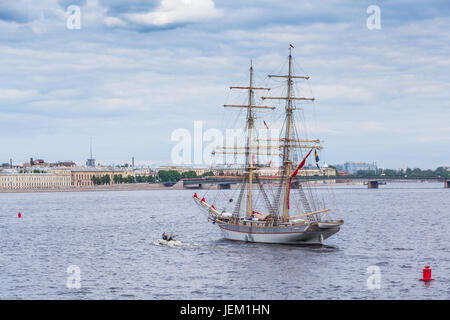 ST. PETERSBURG, RUSSIA - JUNE 24, 2017: Tre Kronor of Stockholm - Copy of Brig Gladan on the Neva river Stock Photo