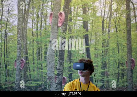 vr headset testing Stock Photo