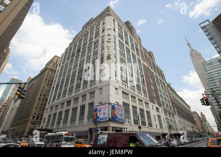 Seventh Ave and West 34th Street signs in New York City Stock Photo - Alamy