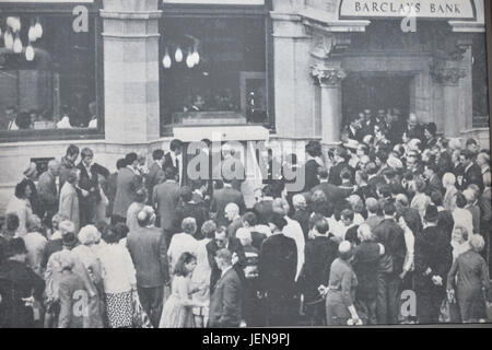 Enfield Town, London, UK. 27th June, 2017. Barclays bank in Enfield town celebrates the 50th anniversary of the world's first ATM machine. Credit: Matthew Chattle/Alamy Live News Stock Photo