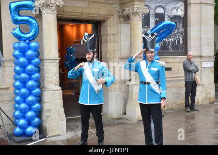 Enfield Town, London, UK. 27th June, 2017. Barclays bank in Enfield town celebrates the 50th anniversary of the world's first ATM machine. Credit: Matthew Chattle/Alamy Live News Stock Photo