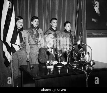 U.S. President Franklin Roosevelt giving Radio Address Congratulating Boy Scouts on 25th Anniversary of their Founding, Portrait, Washington DC, USA, Harris & Ewing, 1935 Stock Photo