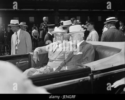 U.S. President Franklin Roosevelt and Secretary of State Cordell Hull in Automobile, Washington DC, USA, Harris & Ewing, August 24, 1939 Stock Photo