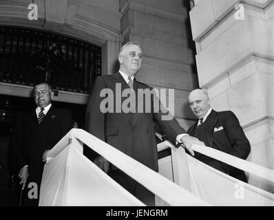 U.S. President Franklin Roosevelt Leaving U.S. Capitol Building after Addressing Joint Session of Congress, Washington DC, USA, Harris & Ewing, September 21, 1939