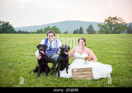 Rustic countryside wedding celebration at Wolftrap Farm, Gordonsville, Virginia, USA. Stock Photo