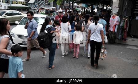 Daytime exterior Phetchaburi Rd, Thanon Phetchaburi, Ratchathewi, Bangkok Thailand Stock Photo