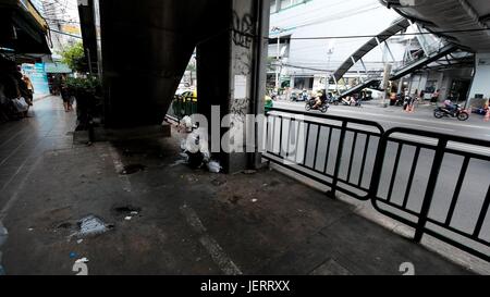 Daytime exterior Under the Crossover Bridge on Phetchaburi Rd, Thanon Phetchaburi, Ratchathewi, Bangkok Thailand Stock Photo