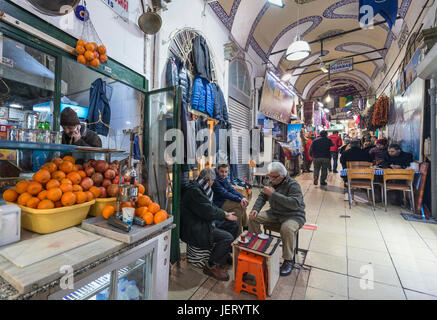 A small cafe in the Grand Bazaar, Sultanahmet, Istanbul, Turkey Stock Photo