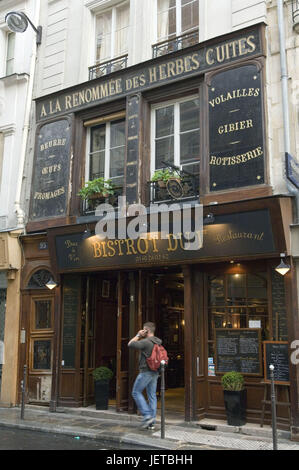 France, Paris, Rue Saint-Honore, bistro, input, passer-by, back view, no model release, no property release, Stock Photo