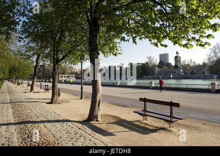 Spain, Madrid, Parque del Buen Retiro, lake, monument Alfonso XII, a jogger, Stock Photo