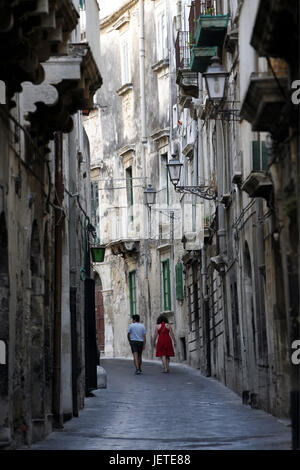 Italy, Sicily, island Ortygia, Syracuse, lane, couple, back view, no model release, Southern Europe, Siracusa, town, houses, residential houses, house facades, old, broken, street, closely, people, tourists, go, outside, destination, tourism, Stock Photo