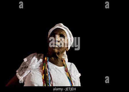 A Baiana woman walks on the beach at night before the festival of Yemanya, the goddess of the sea, in Salvador, Bahia, Brazil, 2 February 2012. Yemanya, originally from the ancient Yoruba mythology, is one of the most popular ‚Orixas, the deities from th | usage worldwide Stock Photo