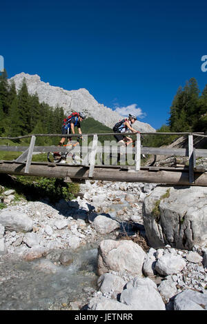 Man and woman with the mountain bike in alpine scenery, Mann und Frau mit dem Mountainbike in alpiner Landschaft Stock Photo