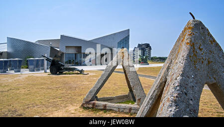 Tetrahydra anti-tank obstacles in front of Juno Beach Centre, World War Two museum at Courseulles-sur-Mer, Calvados, Normandy, France Stock Photo