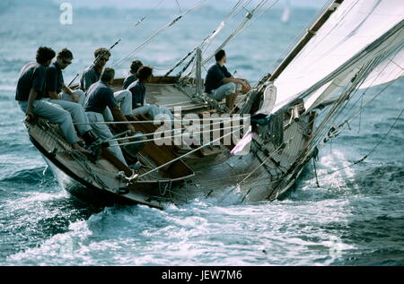 AJAXNETPHOTO. OCTOBER, 1992. ST.TROPEZ, FRANCE. - NIOULARGE REGATTA - FRENCH YACHT PEN DUICK WITH VETERAN SAILOR ERIC TABARLY AT THE HELM. PHOTO:JONATHAN EASTLAND/AJAX REF:92036 Stock Photo