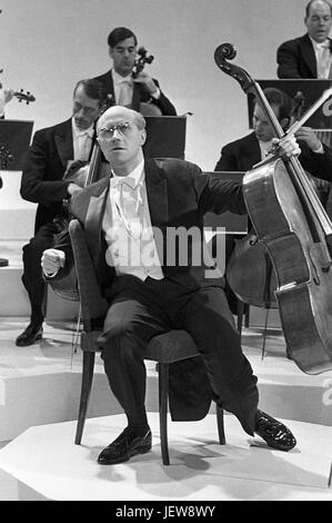 MSTISLAV ROSTROPOVICH Soviet cellist in Swedish television 1966 Stock Photo