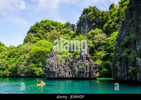 Kayaking in the crystal clear water in the Bacuit archipelago, Palawan , Philippines Stock Photo