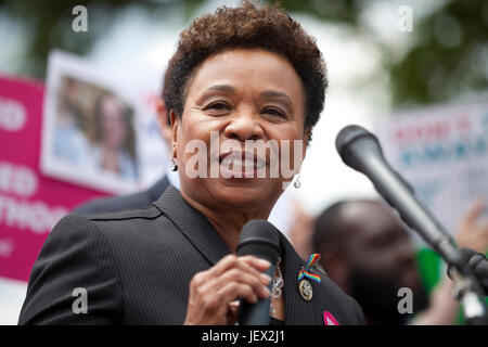 Washington, DC, USA. 27th June, 2017. Ahead of the US Senate AHCA vote (American Health Care Act), hundreds gather on capitol hill to protest Republican provisions related to women's healthcare, including many senators working to delay the vote on Trumpcare. California's 13th district Congresswoman Barbara Lee speaks against the GOP Health Care bill. Credit: B Christopher/Alamy Live News Stock Photo