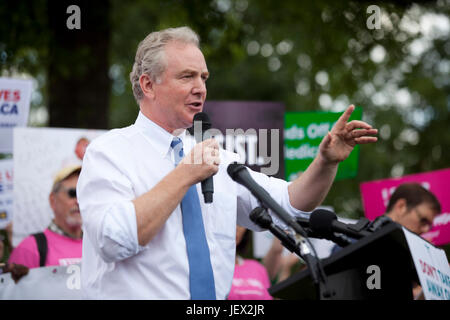 Washington, DC, USA. 27th June, 2017. Ahead of the US Senate AHCA vote (American Health Care Act), hundreds gather on capitol hill to protest Republican provisions related to women's healthcare, including many senators working to delay the vote on Trumpcare. Democratic Senator of Maryland, Chris Van Hollen, speaks on the GOP Health Care bill vote. Credit: B Christopher/Alamy Live News Stock Photo