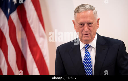 Garmisch-Partenkirchen, Germany. 28th June, 2017. United States Secretary of Defense, James Mattis, speaks next to the US-flag during a ceremonial act on the occasion of the 70th anniversary of the 'Marshall Plan' in Garmisch-Partenkirchen, Germany, 28 June 2017. Photo: Sven Hoppe/dpa/Alamy Live News Stock Photo