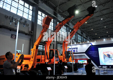 Guiyang. 28th June, 2017. Photo taken on June 28, 2017 shows engineering machinery displayed at the first equipment industrial expo of southwest China's Guizhou Province in Guiyang, capital of Guizhou. The four-day expo kicked off here Wednesday. Credit: Tao Liang/Xinhua/Alamy Live News Stock Photo