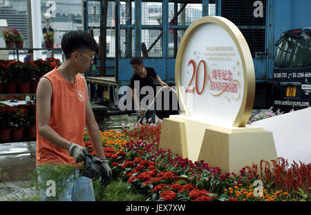 Hong Kong, China. 27th June, 2017. Workers prepare a flower bed at the Golden Bauhinia Square in Hong Kong, south China, on June 27, 2017. July 1, 2017 marks the 20th anniversary of Hong Kong's return to the motherland. Credit: Hou Dongtao/Xinhua/Alamy Live News Stock Photo