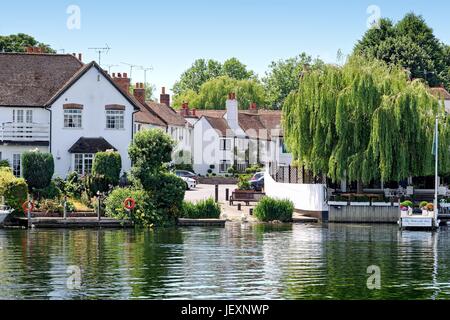 The riverside at Bray village Berkshire UK Stock Photo - Alamy
