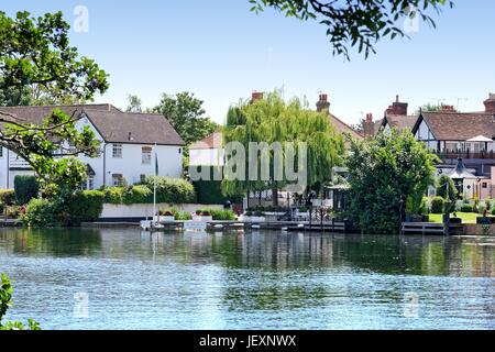 The riverside at Bray village Berkshire UK Stock Photo - Alamy