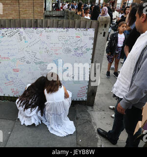 London, Grenfell Tower , Families and friends writing on the wall of condolence in the aftermath of the fire Stock Photo