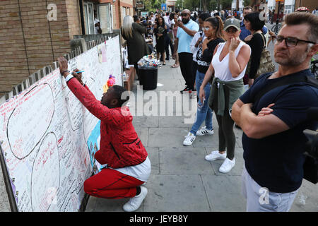 London, Grenfell Tower , Families and friends writing on the wall of condolence in the aftermath of the fire Stock Photo