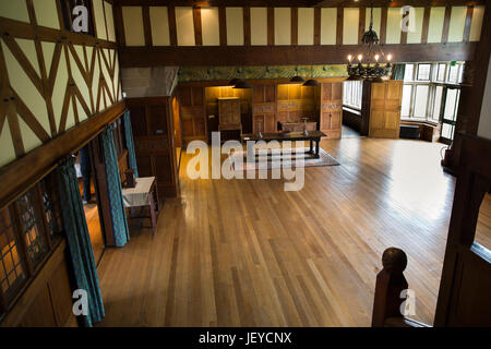 UK, Cumbria, Bowness on Windermere, Blackwell, Arts and Crafts House by Baillie Scott, Main Hall Stock Photo