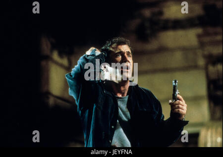 CONSPIRACY THEORY, Mel Gibson, 1997 Stock Photo - Alamy