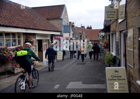 Shoppers in Borogate in the Market Town of Helmsley, Ryedale, North Yorkshire Moors National Park, England, UK. Stock Photo